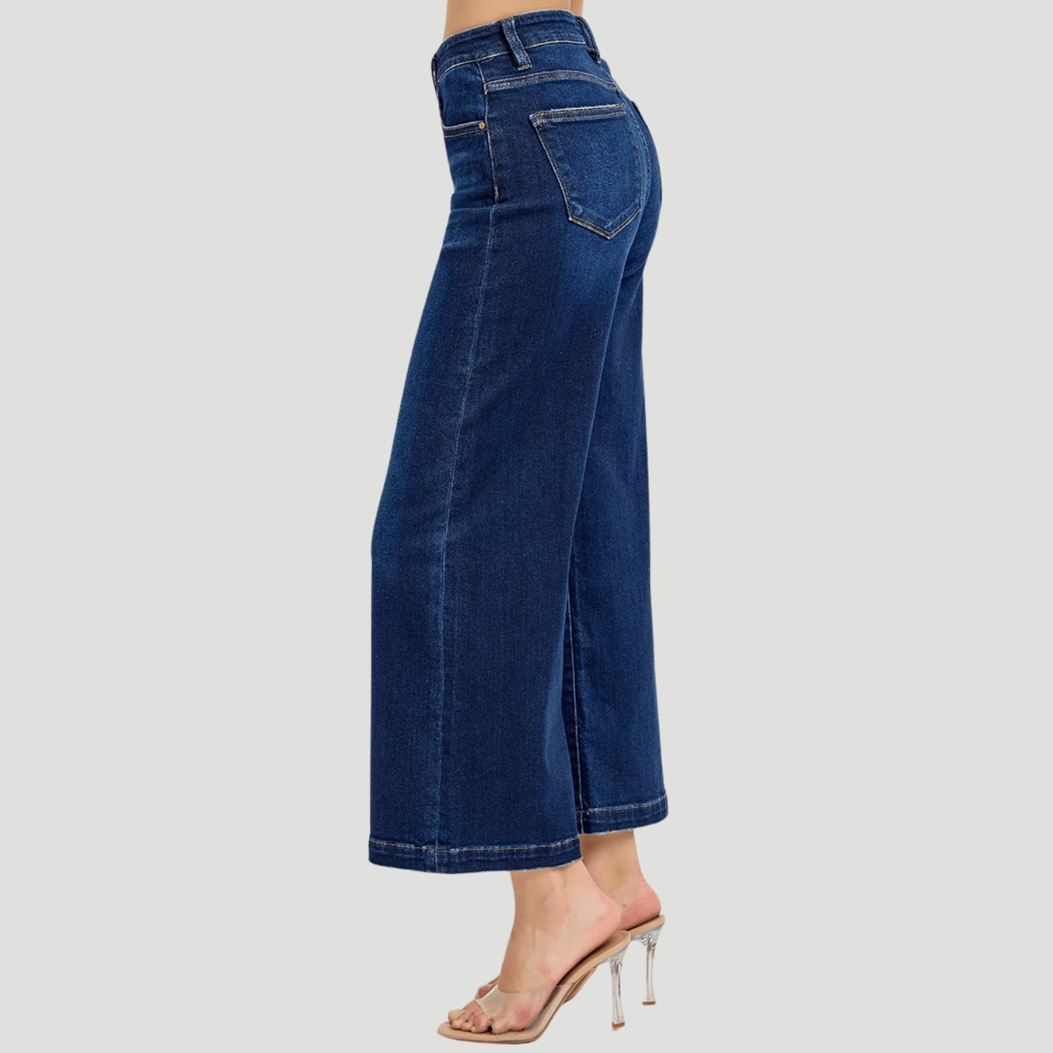 Soft denim wide-leg jeans with high rise
Comfortable wide-leg jeans for everyday wear
Cropped wide leg jeans in light blue wash
Flattering wide-leg jeans for all body types
Women’s trendy wide leg denim pants
How to style wide-leg light blue jeans
Baggy light blue jeans for relaxed outfits