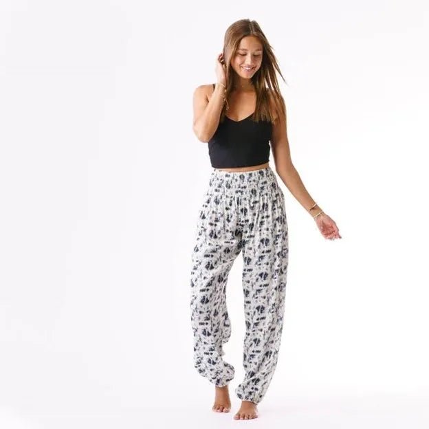 Discover the perfect blend of comfort and style in lightweight harem pants Create effortless outfits with chic plus-size harem pants for women Find your go-to pair of lightweight harem pants for everyday wear Make a fashion statement with trendy plus-size harem pants Shop online for premium quality lightweight harem pants for women